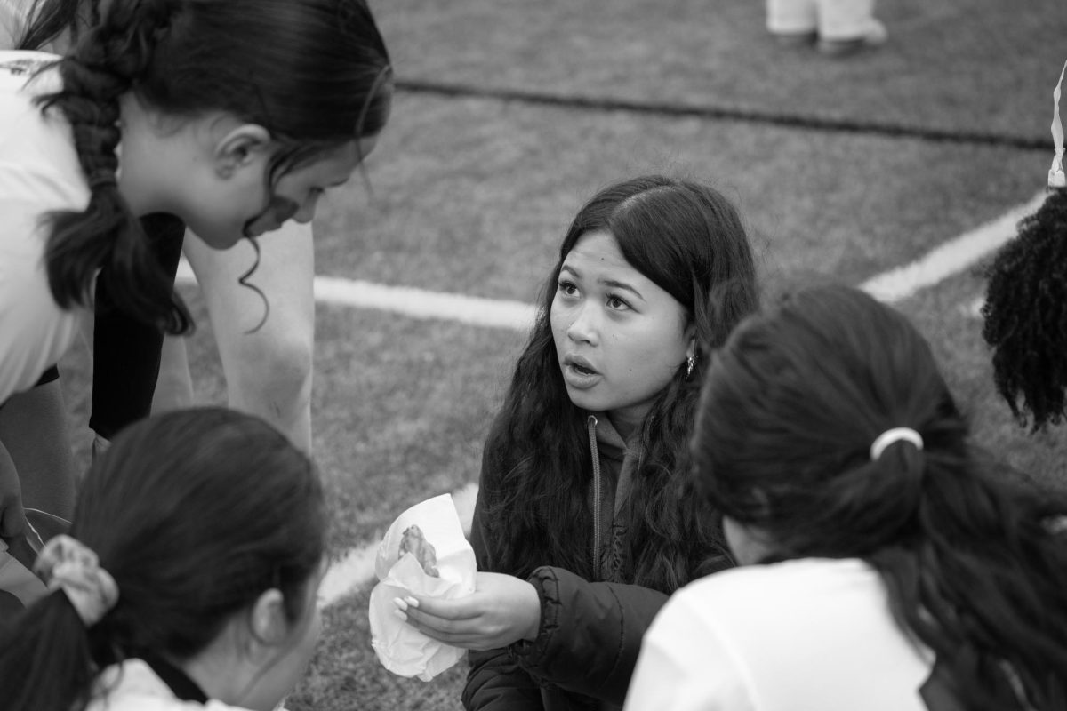 Senior Meilia Altuna hands out
donuts to her teammates after a
tough game against Woodinville